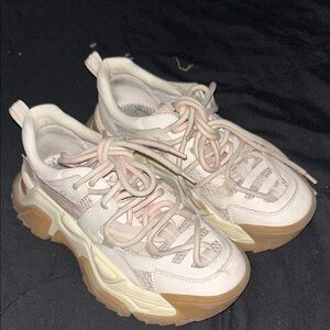 Stylish Women's Sneakers in Cream and Tan